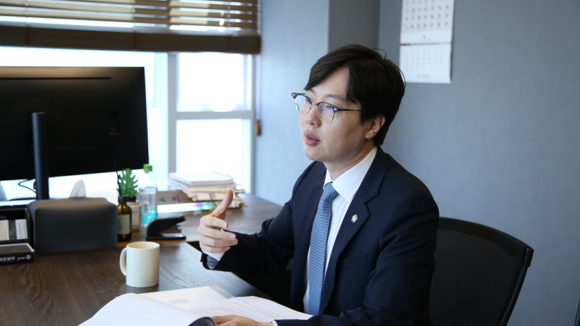 구치소 접견 변호사의 실무 역할과 서울동부지검 대응 전략을 정리한 체크리스트 이미지