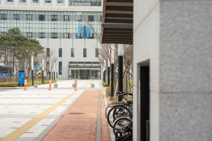성범죄 집행유예 전문 변호사에게 선처 전략을 상담받는 피의자 이미지