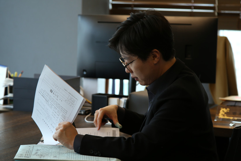 미성년자의제강간으로 신고된 군인의 혐의를 검토하는 이세환변호사