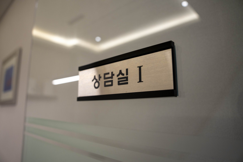 의뢰인이 법률상담을 진행하는 상담실 내부 모습