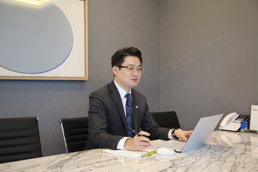 경기서부강제추행변호사 조원진 변호사 옆모습 사진