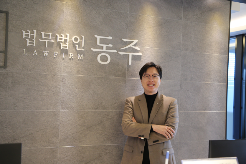 고양성추행변호사 이세환 변호사 앞모습 사진