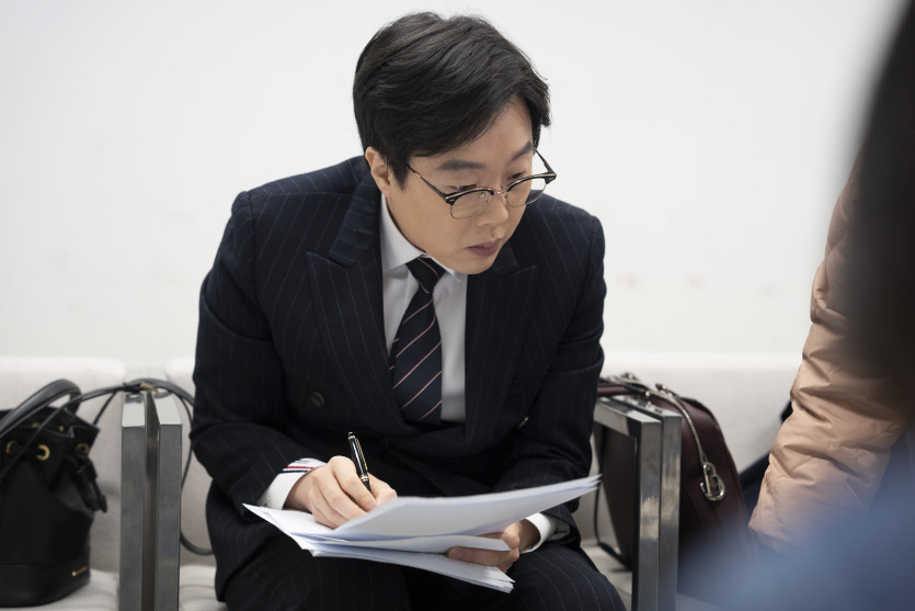 의뢰인의 경찰조사에 동행하여 유사성행위의 처벌기준에 대해 검토하는 이세환변호사