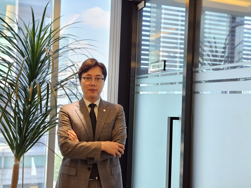 염창동몰카변호사 이세환 변호사 앞모습 사진
