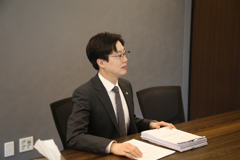 포천몰카변호사 이세환 변호사 옆모습 사진