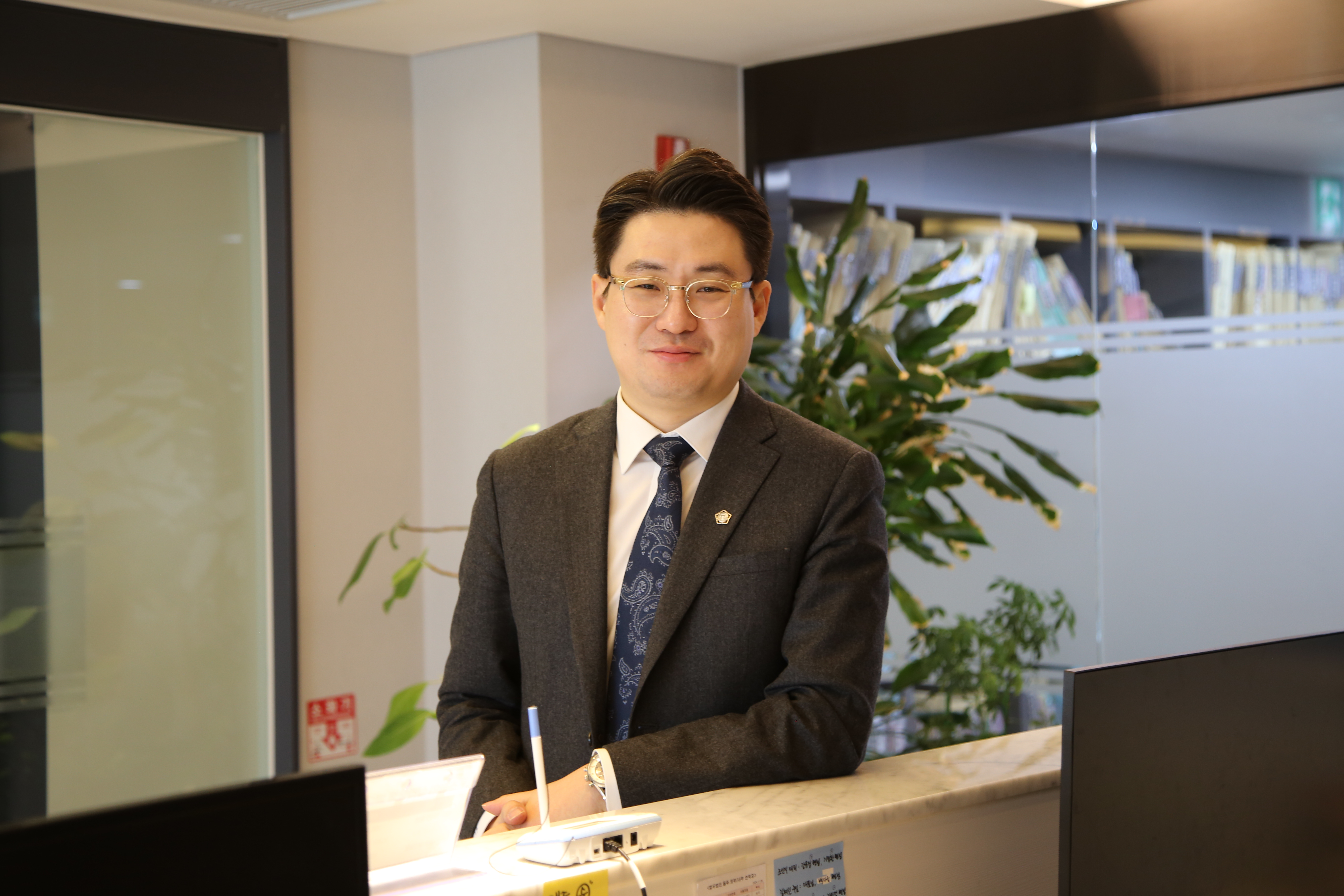 남동구디지털성범죄변호사 조원진 변호사 앞모습 사진